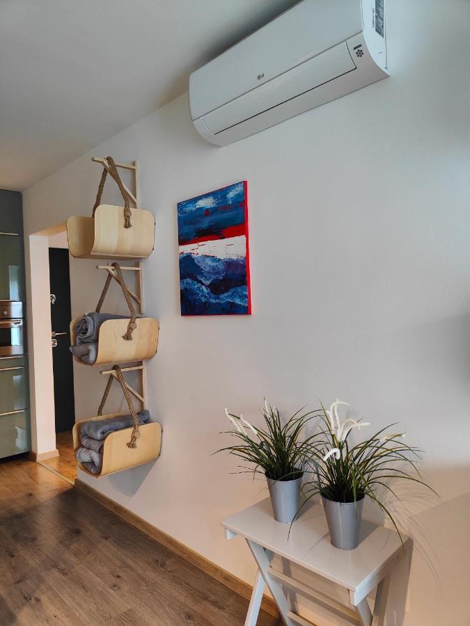 Beachfront Paradise Ezuest Panorama Lakeview Apartment With Panoramic Terrace ชิโอฟก ภายนอก รูปภาพ